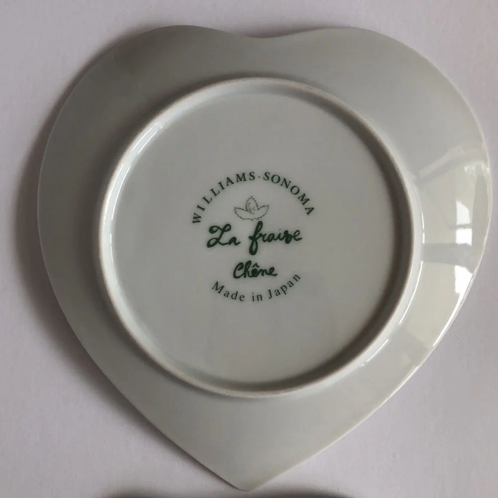 Williams Sonoma Heart Shaped Strawberry And Blackberry Dessert Plates